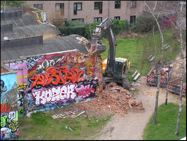 [img width=600 height=451]http://www.indymedia.be/files/PICT0143_0.jpg[/img]