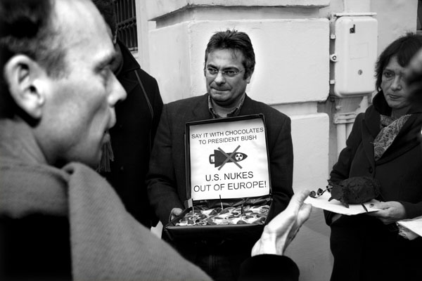 Pralines voor Eerste Minister Verhofstadt n.a.v. zijn bezoek aan president Bush