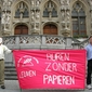 Mensen zonder Papieren in Leuven omsingelen stadhuis