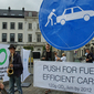 [Photos] Les "Friends of the Earth" ont présenté la "Mundo cars"  à Berlin, Madrid, Paris et... à Bruxelles