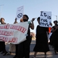 vrouwen manifesteren in Kalkfontein (Kaapstad) tegen verkrachting en vrouwenmishandeling
