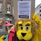 Vierhonderd knuffelende studenten in Leuven voor België