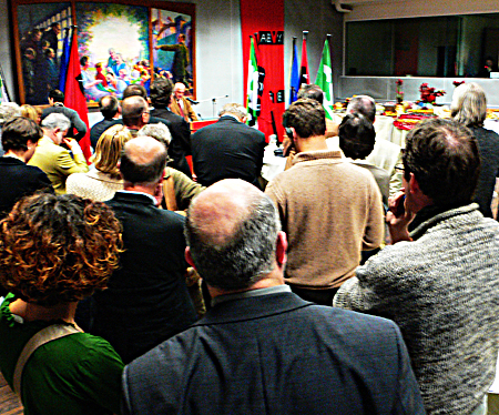 Click to begin slideshow 001_P1020121_450.jpg