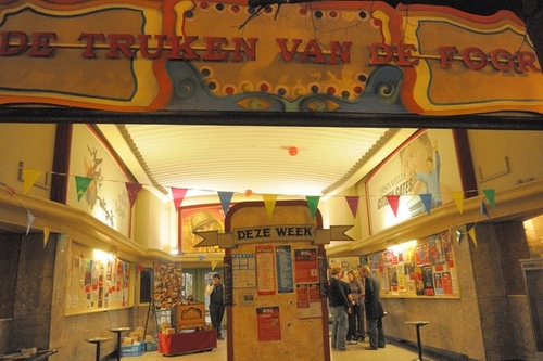 Click to begin slideshow 01.jpg