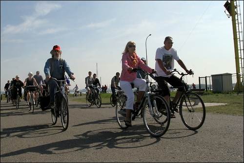 Click to begin slideshow 01_Dag_van_de_Aarde.jpg