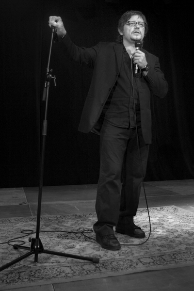 Click to begin slideshow 01_Nigel.jpg