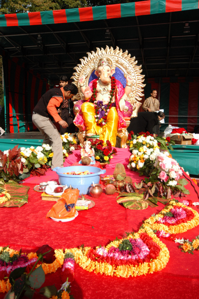 Click to begin slideshow 01a.jpg