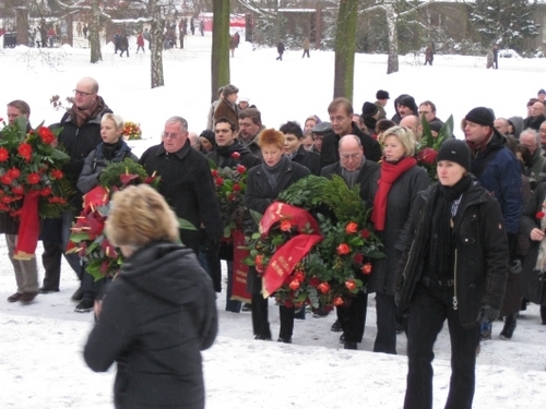 Click to begin slideshow 02-04-officiele-herdenking.jpg