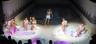 Click to begin slideshow 02-Feuchtgebiete-Toneelscene.jpg