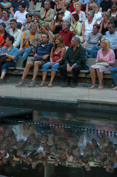 Click to begin slideshow 02.jpg