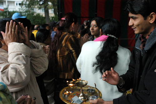 Click to begin slideshow 02.jpg