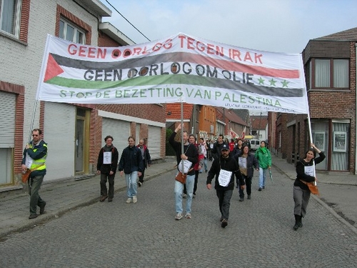 03geen oorlog om olie stop de bezetting.jpg