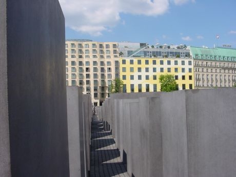 04-Duits-herinneringsmonument aan de jodenvernietiging.jpg