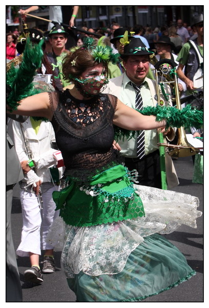 Click to begin slideshow 06_Murga_2008.jpg