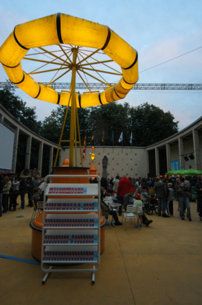 Click to begin slideshow 07.jpg