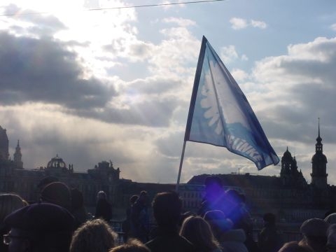 Click to begin slideshow 10-Over een andere Elbebrug, met Die Linke.jpg