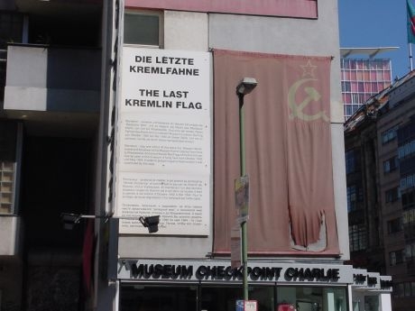 Click to begin slideshow 13-Checkpoint-Charlie-5.jpg