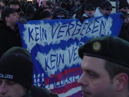 Click to begin slideshow 14-Kein vergeben, kein vergessen_0.jpg