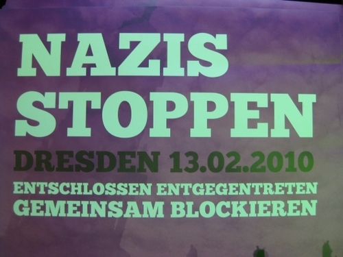 Click to begin slideshow 16-02-dresden-nazis-blockieren.jpg