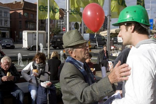 Click to begin slideshow 20091015__acties_markt_eeklo_0118.jpg