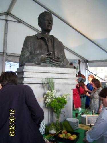 Click to begin slideshow 2009_jvb_000140.jpg