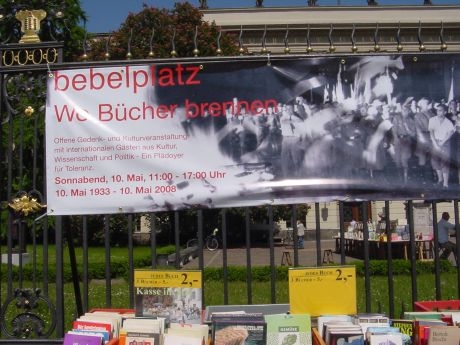 Click to begin slideshow 28-Belbelplatz-1.jpg