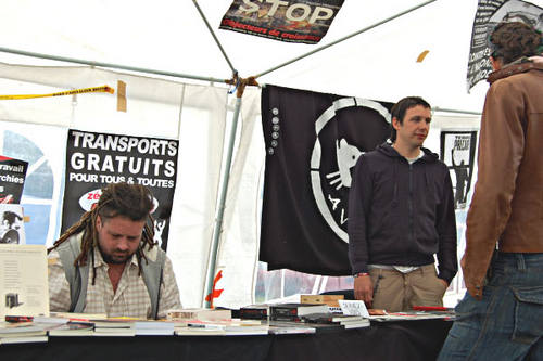 Click to begin slideshow 3.jpg