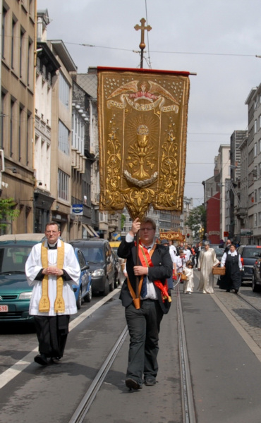 Click to begin slideshow 4_g.jpg