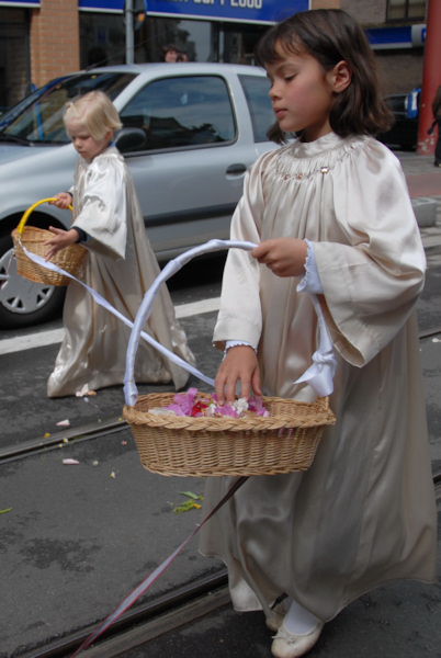 Click to begin slideshow 7_g.jpg