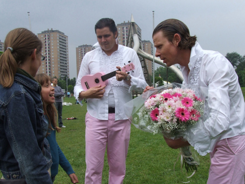 Click to begin slideshow 9_g.jpg