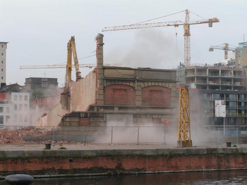Click to begin slideshow Afbraak Hanzestedegebouw.jpg