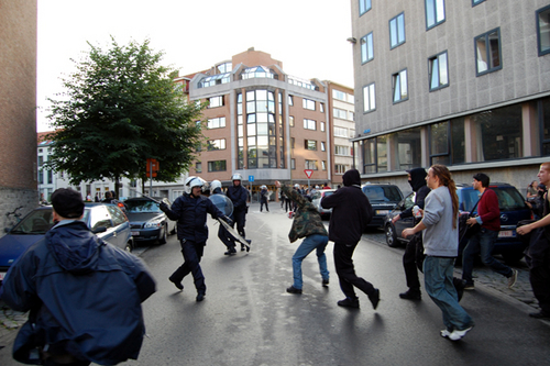 Click to begin slideshow Betoging krakers Leuven Indymedia 18.jpg