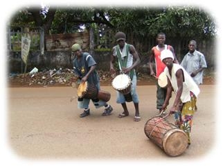 Bissau Conakry-straatmuziekanten.jpg