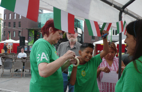 Click to begin slideshow CO-VLAGGEN-11.gif