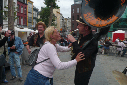Click to begin slideshow CO-bombardon-17.gif