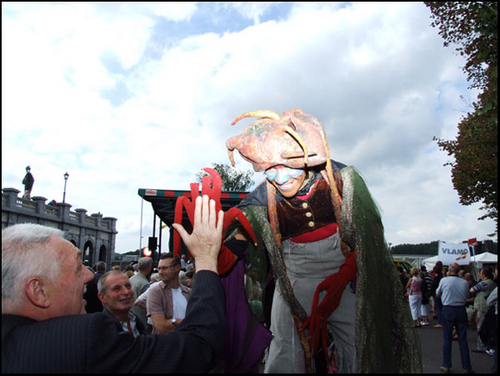 Click to begin slideshow DSCF8586.jpg