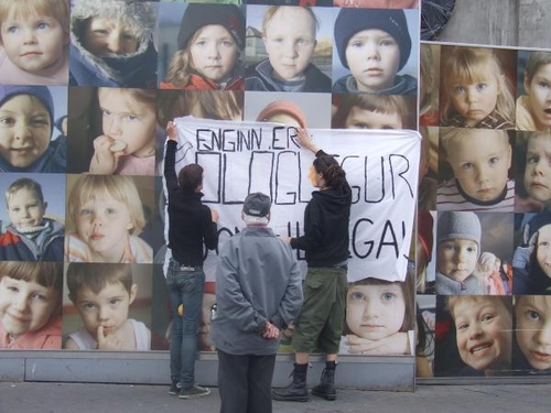 Click to begin slideshow Eat the G8! 6.jpg