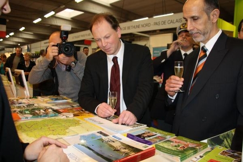 Kabinetchef Mark Andries met Ambassadeur Constantinos Eliades.jpg