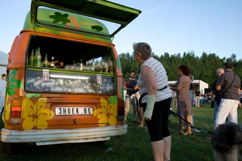 Click to begin slideshow ManuMundo20083446.jpg