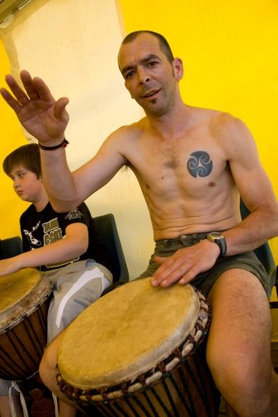 Click to begin slideshow ManuMundo20083519.jpg