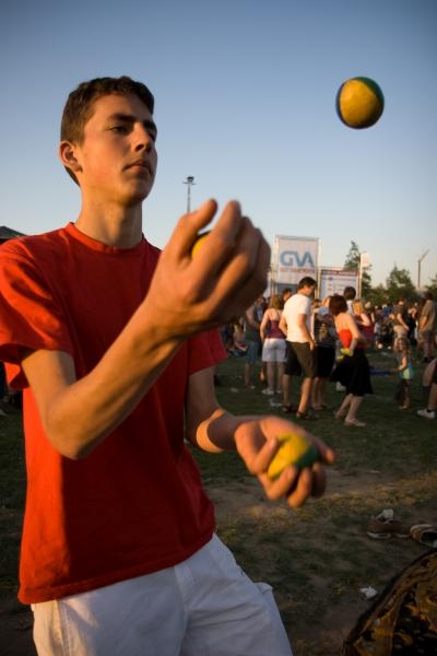 Click to begin slideshow ManuMundo20083682.jpg