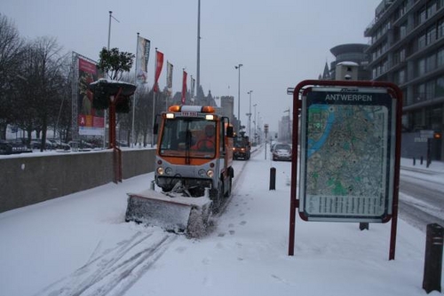 Click to begin slideshow Ook de voetpaden worden niet vergeten.jpg