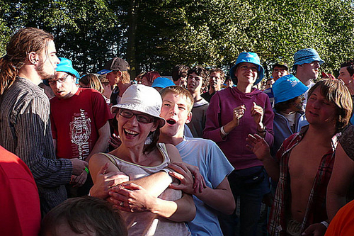 Click to begin slideshow R-S-AMOUR-FOU-1.jpg