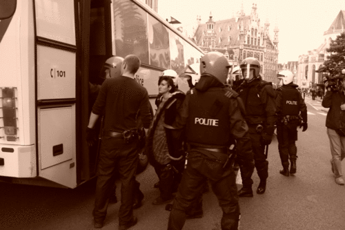 Click to begin slideshow To-arrestaties-4.gif