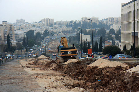 Tramway construction Jerusalem 10-02-08.jpg