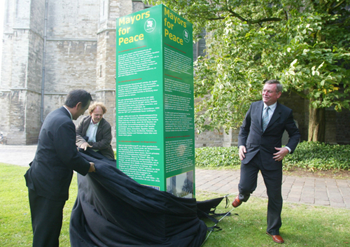 Vredeszuil Ieper 7 juli 2006 3.jpg