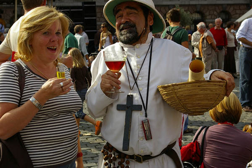 _IGP1830 vrouw met missionaris.jpg