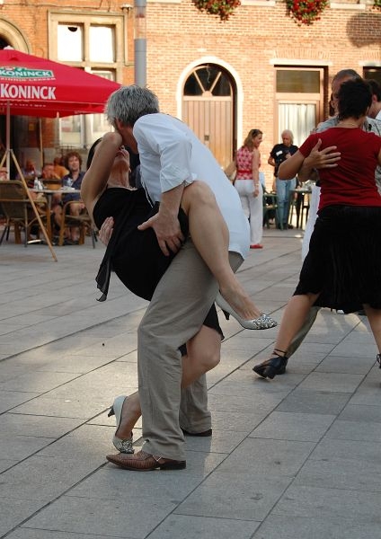 acrotango.jpg