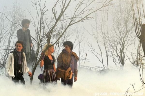 Click to begin slideshow anubis_film_11.jpg