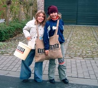 Click to begin slideshow elfelfelf1.jpg